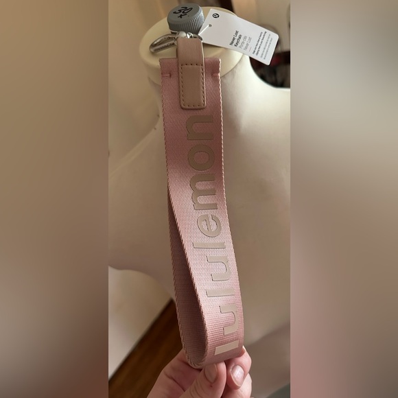 Lululemon Athletica Blush Baby Pink Never Lost Keychain Wallet Wrist Strap - Picture 3 of 11